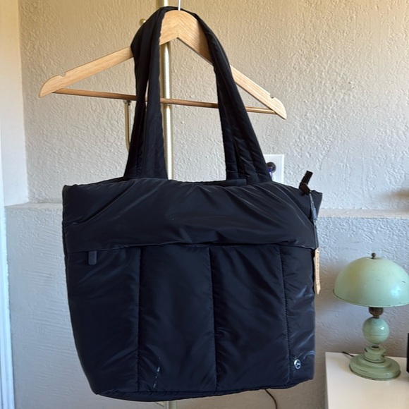 NWT - BearPaw Black Puffer Tote Travel Bag - Picture 2 of 8